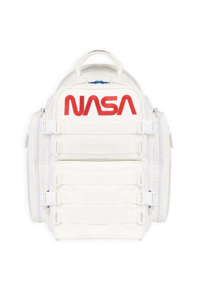 バレンシアガ ナサ Balenciaga が NASA の歴史あるロゴをフィーチャーしたコラボアイテムを発売