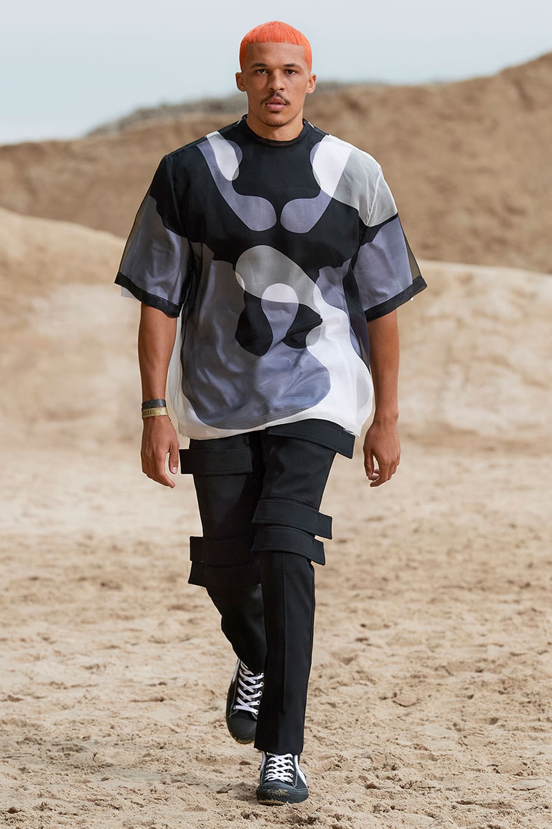 バーバリー Burberry’s Spring/Summer 2022 Menswear Collection Celebrates Freedom and Fluidity Riccardo Tisci