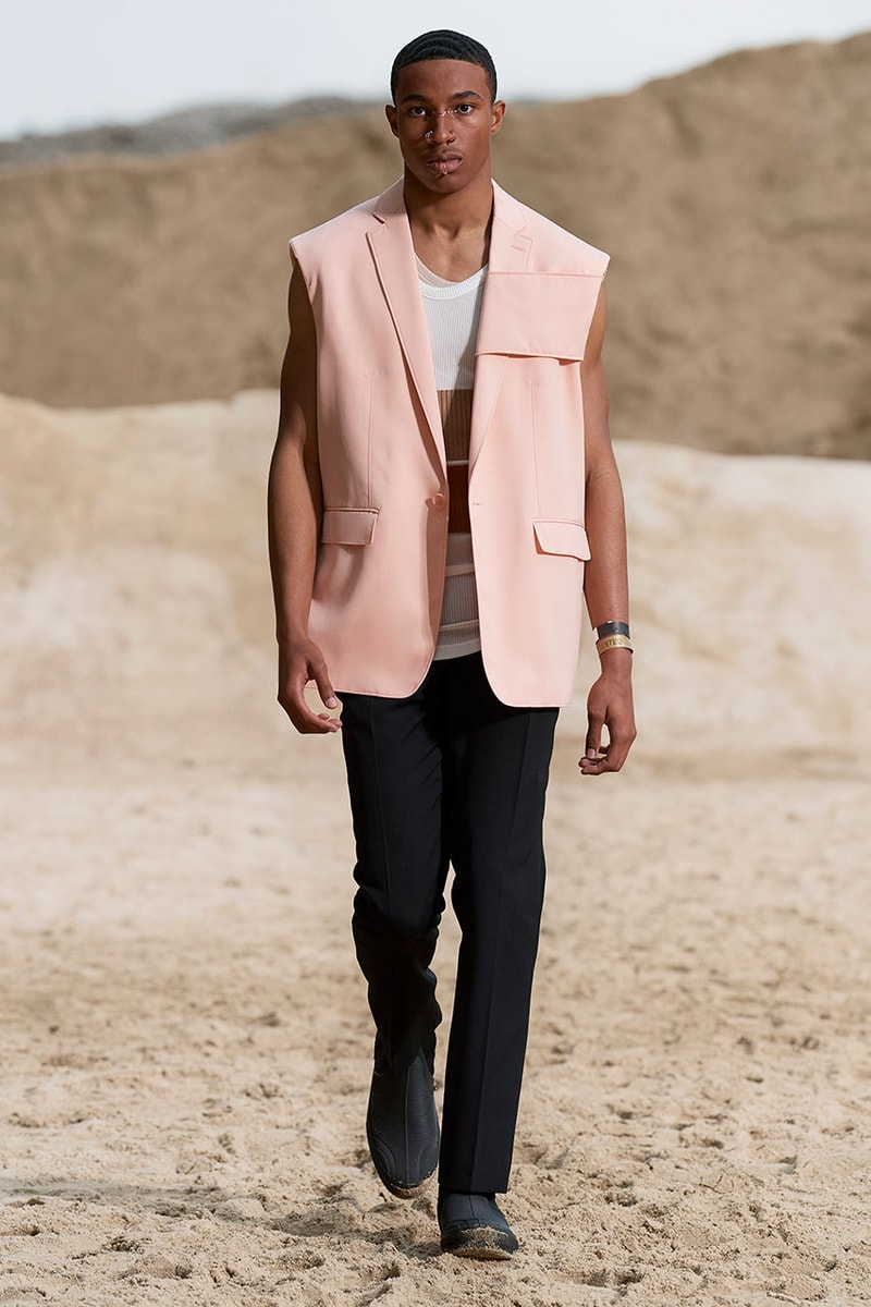 バーバリー Burberry’s Spring/Summer 2022 Menswear Collection Celebrates Freedom and Fluidity Riccardo Tisci