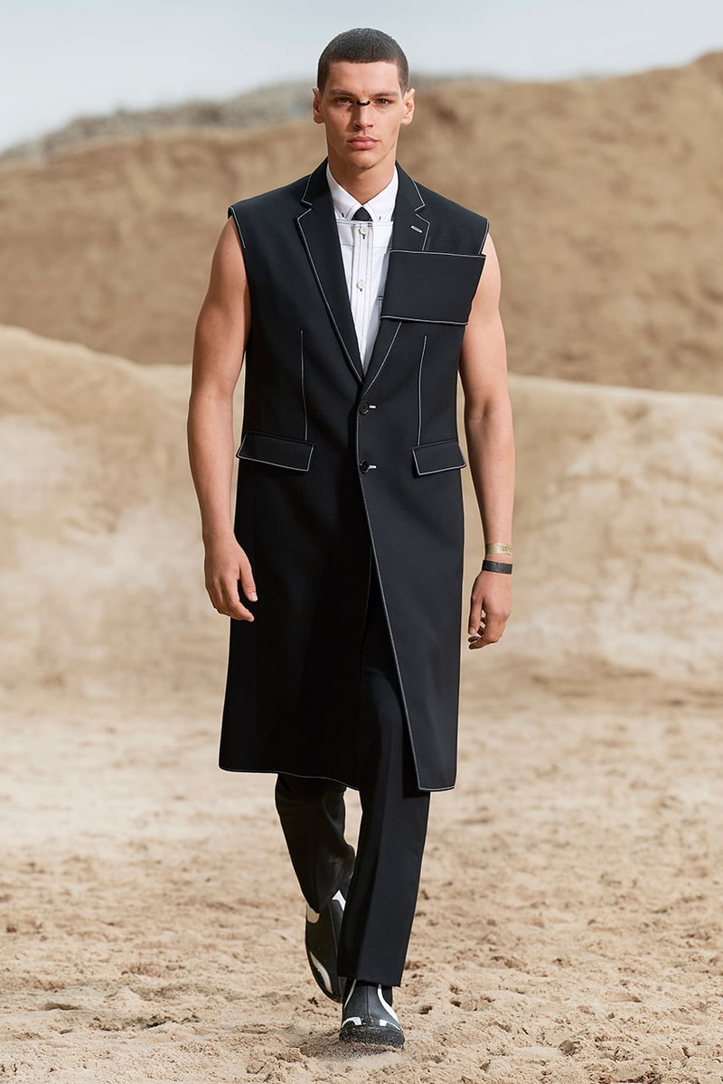 バーバリー Burberry’s Spring/Summer 2022 Menswear Collection Celebrates Freedom and Fluidity Riccardo Tisci