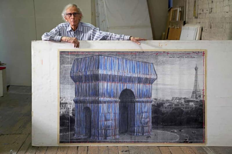 コンセプチュアルアートの巨匠 クリストが生前最後に計画していたインスタレーションがパリで実現 christo arc de triomphe wrap installation 