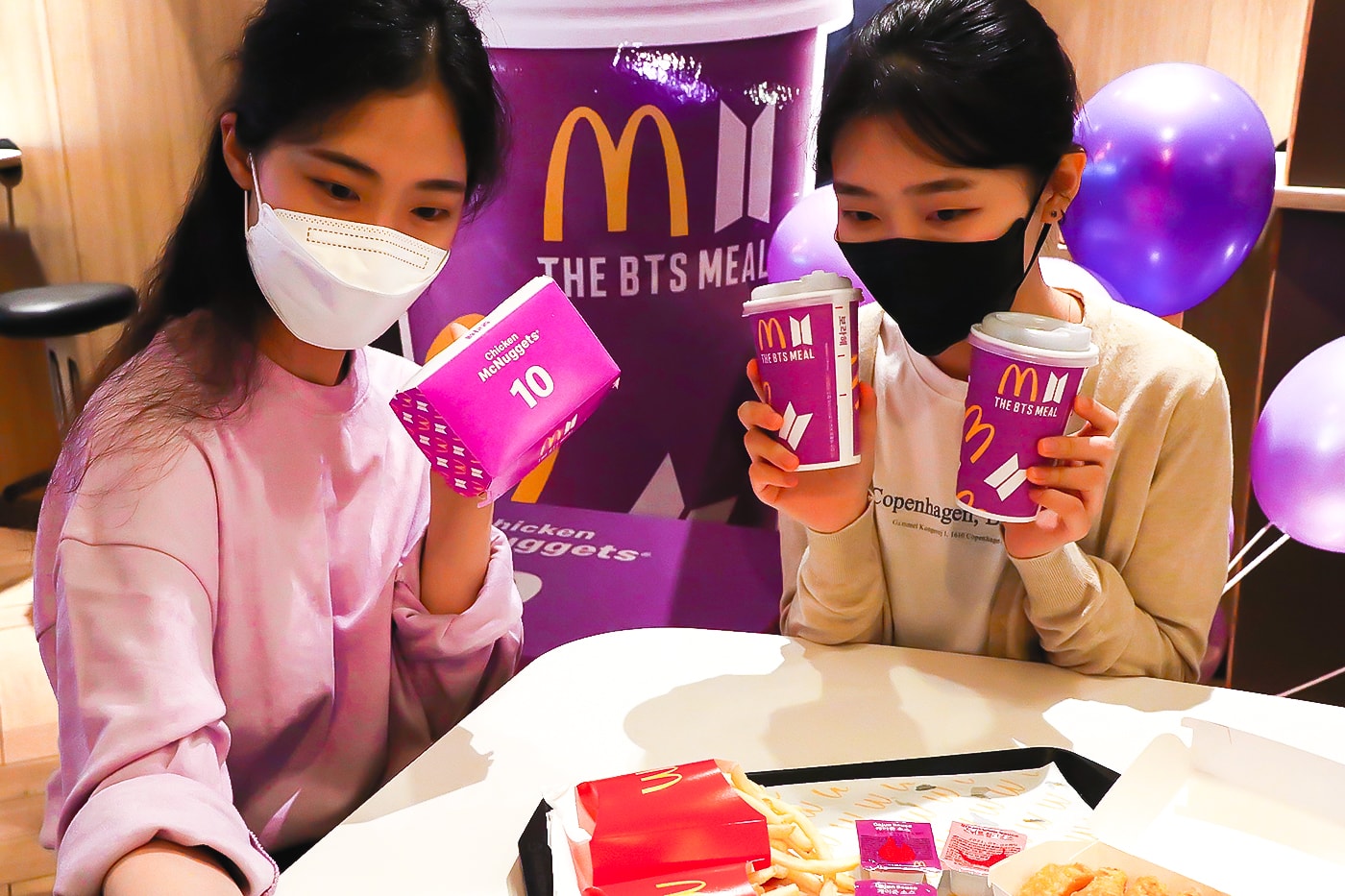 マクドナルド. BTS Malaysian Fans Enshrine McDonald's BTS Meal Packaging Info