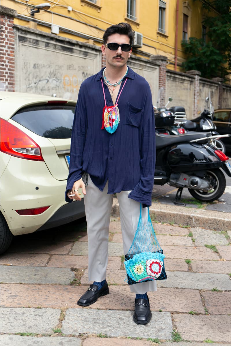 ストリートスタイル：22年春夏ミラノ・ファッションウィーク Milan Fashion Week SS22 Street Style Delivers Elegance in Bold Patterns and Casual Silhouettes MFW dolce & gabbana giorgio armani prada etro