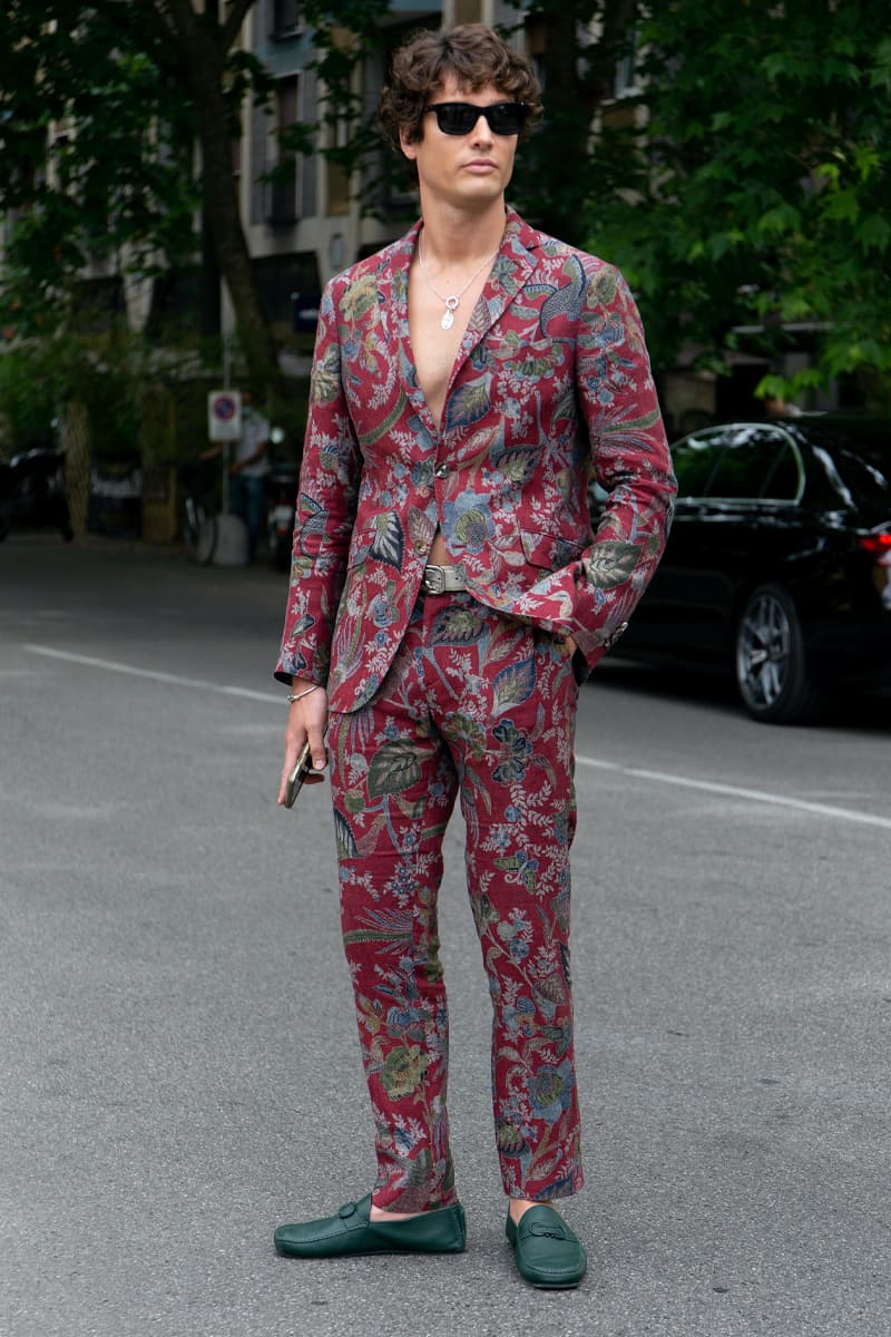 ストリートスタイル：22年春夏ミラノ・ファッションウィーク Milan Fashion Week SS22 Street Style Delivers Elegance in Bold Patterns and Casual Silhouettes MFW dolce & gabbana giorgio armani prada etro
