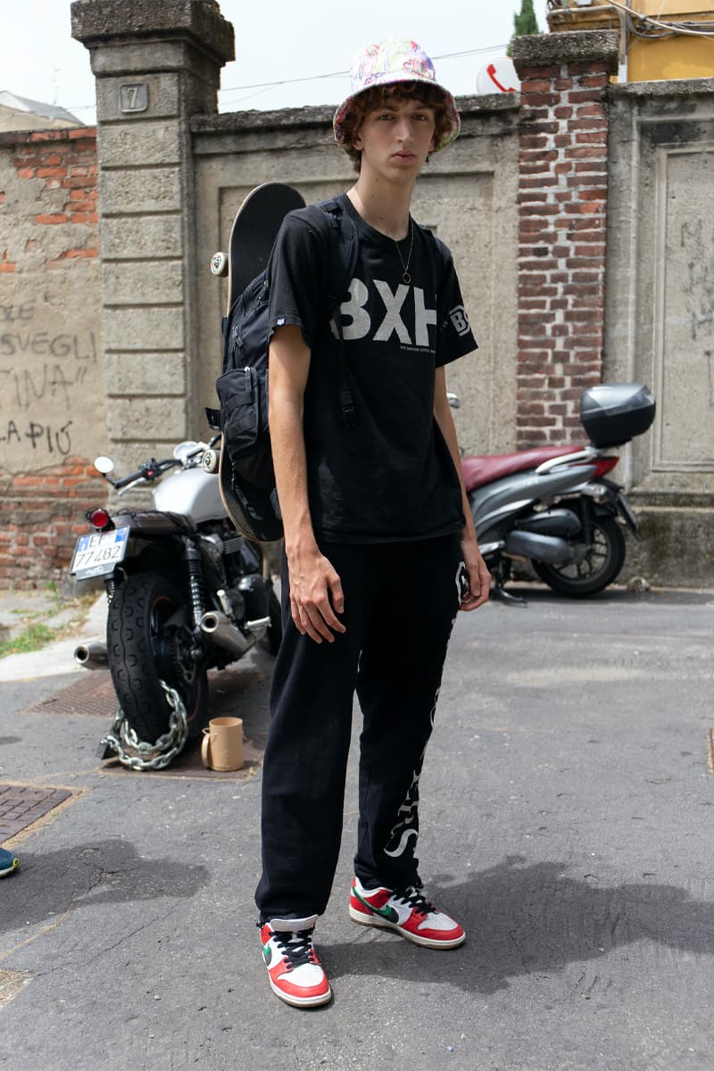 ストリートスタイル：22年春夏ミラノ・ファッションウィーク Milan Fashion Week SS22 Street Style Delivers Elegance in Bold Patterns and Casual Silhouettes MFW dolce & gabbana giorgio armani prada etro