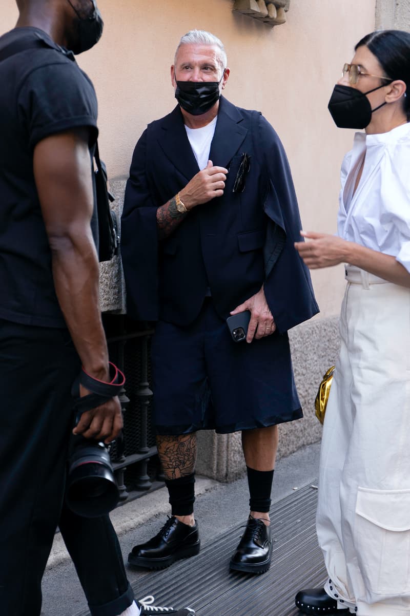 ストリートスタイル：22年春夏ミラノ・ファッションウィーク Milan Fashion Week SS22 Street Style Delivers Elegance in Bold Patterns and Casual Silhouettes MFW dolce & gabbana giorgio armani prada etro