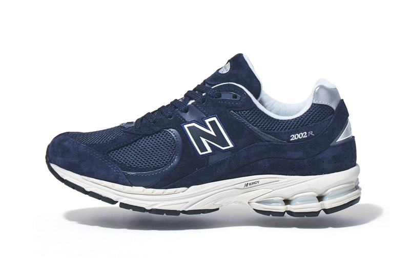ニューバランスの最旬モデル 2002Rから2つの限定カラーがリリース new balance 2002r navy blue gray white ml2002rd ml2002rc official release date info photos price store list buying guide