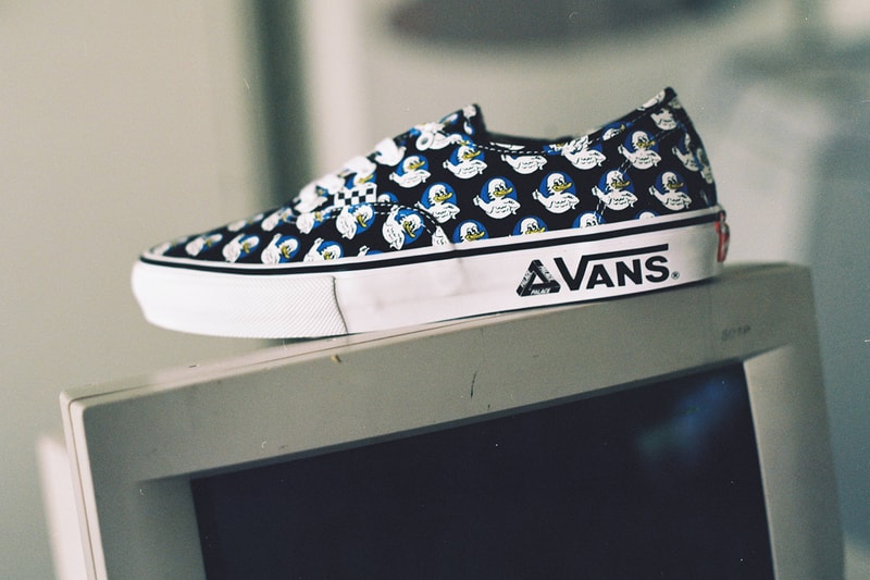 パレス スケートボードとヴァンズが初のコラボレーションをアナウンス vans authentic palace skateboards jeremy the duck salmon black white release information details