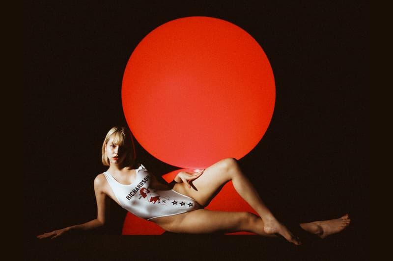 リチャードソン　クレイジーホース Richardson がパリの老舗キャバレー Crazy Horse とのコラボコレクションを発売