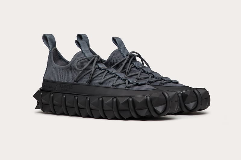 ヴァレンティノ ロックスタッズ Valentino が “Rockstud” 誕生10周年を記念したコラボプロジェクトを発表 Craig Green クレイグ・グリーン）