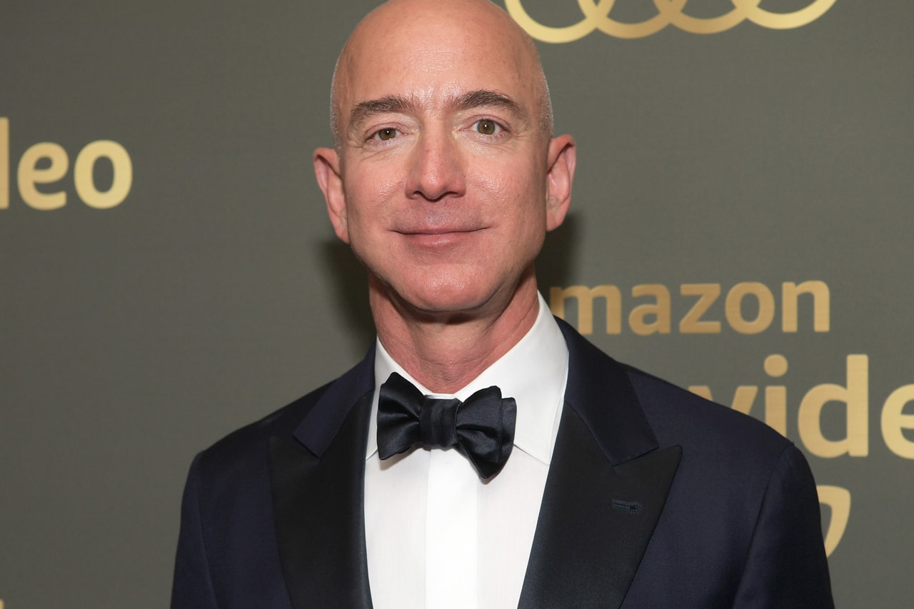 アマゾンの創業者 ジェフ・ベゾスがCEOを退任 Jeff Bezos Officially Steps Down as CEO of Amazon