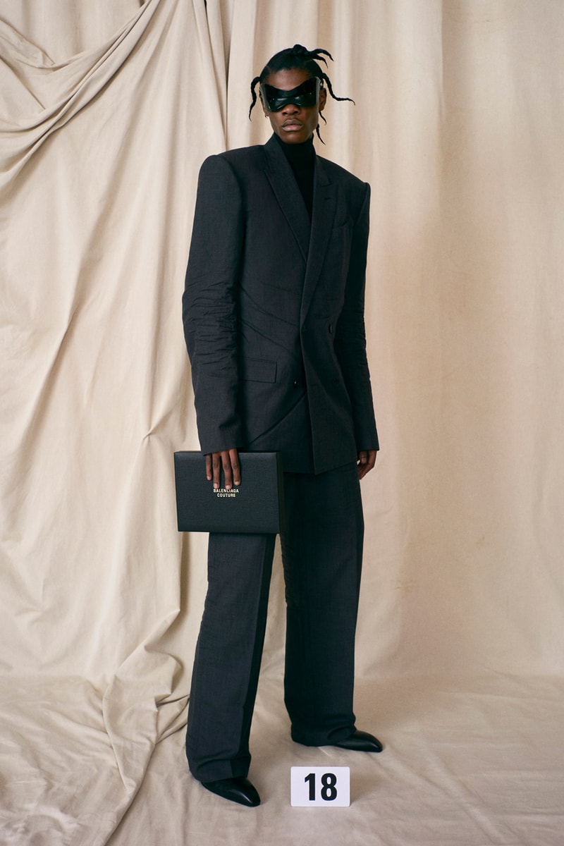 バレンシアガ 2021年冬クチュールコレクション Balenciaga Couture 50th Collection Demna Gvasalia Return Paris Fashion House Livestreamed First Look Review News 