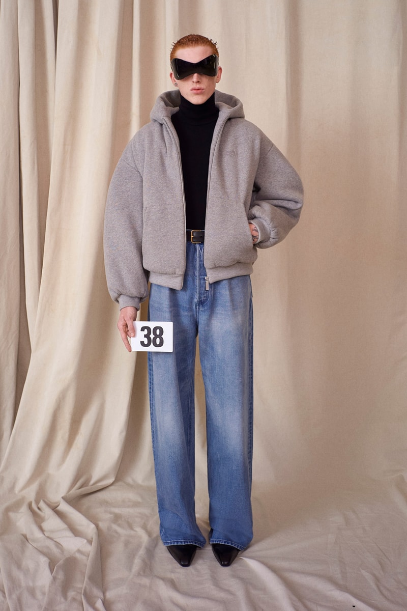 バレンシアガ 2021年冬クチュールコレクション Balenciaga Couture 50th Collection Demna Gvasalia Return Paris Fashion House Livestreamed First Look Review News 