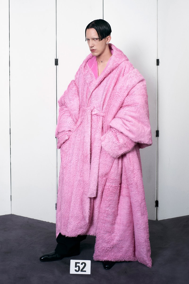 バレンシアガ 2021年冬クチュールコレクション Balenciaga Couture 50th Collection Demna Gvasalia Return Paris Fashion House Livestreamed First Look Review News 