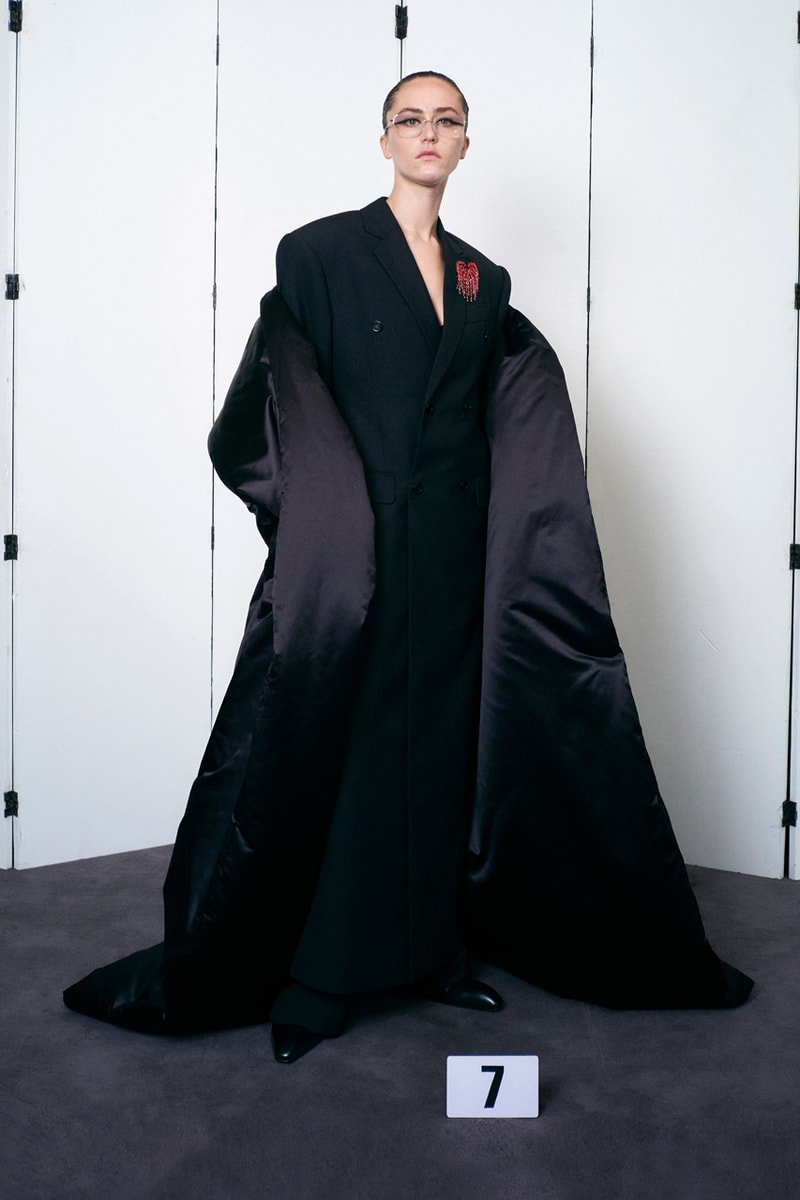 バレンシアガ 2021年冬クチュールコレクション Balenciaga Couture 50th Collection Demna Gvasalia Return Paris Fashion House Livestreamed First Look Review News 