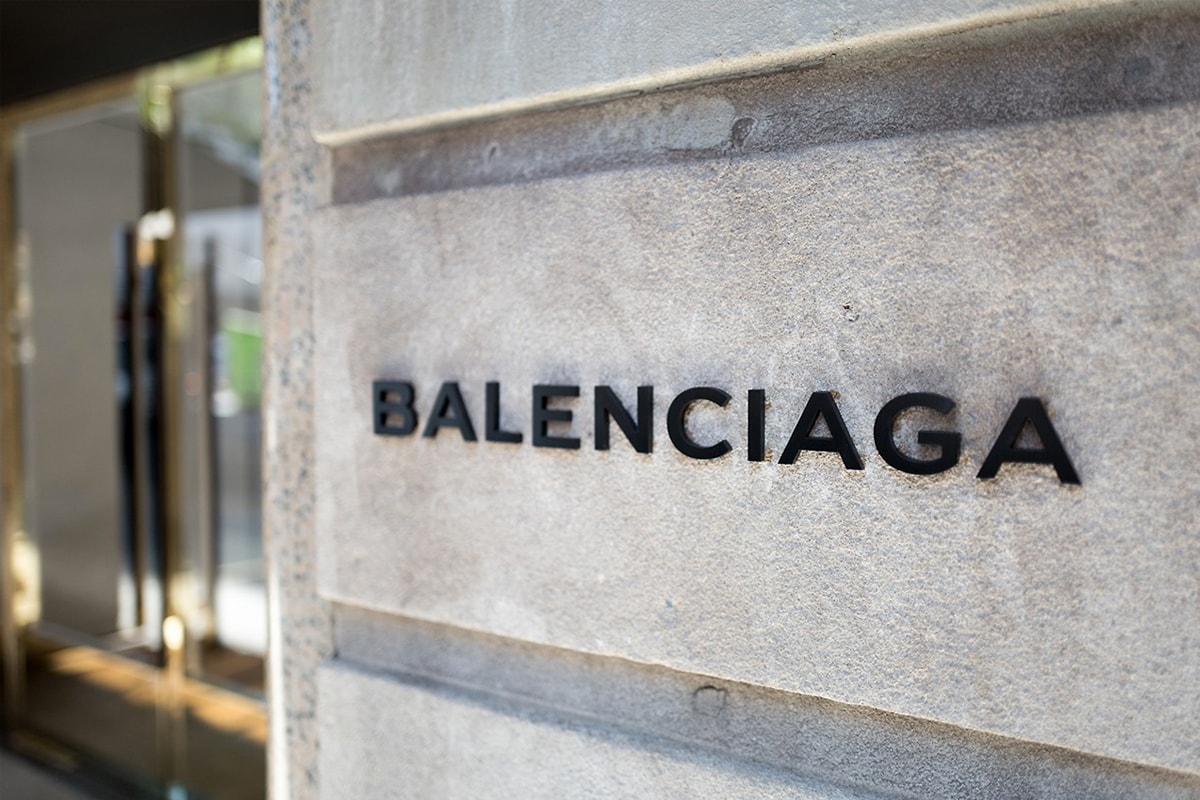 バレンシアガが全SNSアカウントの投稿を削除する Balenciaga Deletes All Post Social Media Instagram Twitter Facebook Info Demna Gvasalia Haute Couture