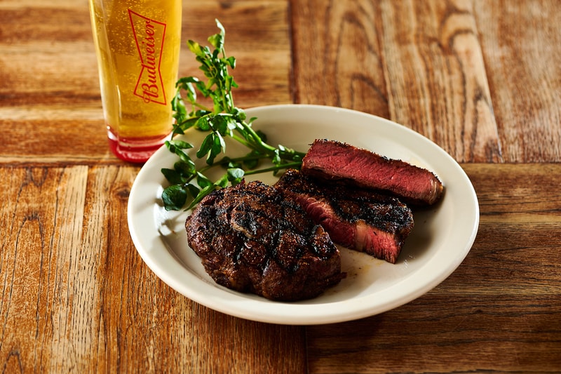 バドワイザーとグレイトバーガー Budweiser と THE GREAT BURGER のコラボメニューが期間限定販売を開始