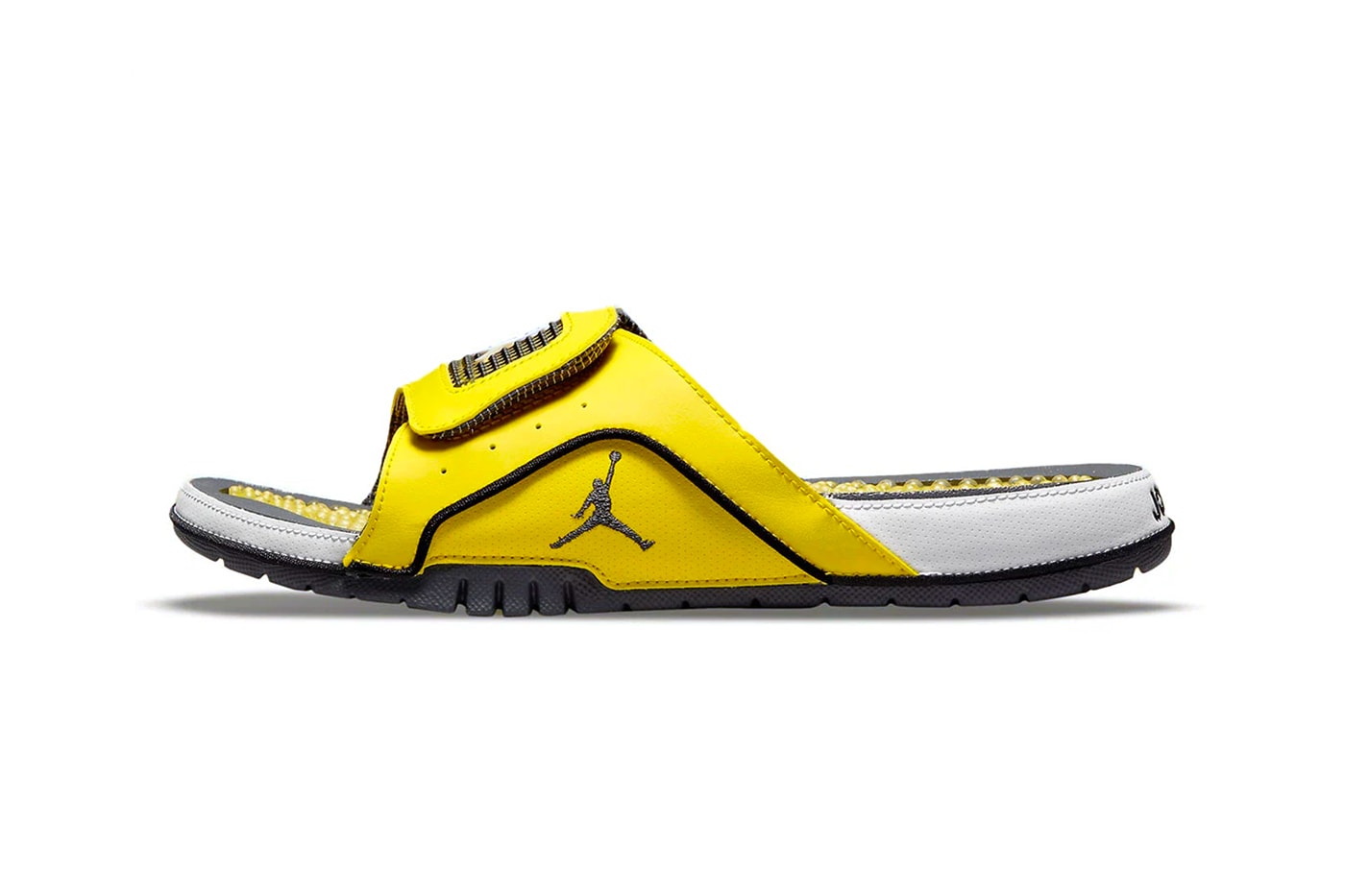 ジョーダン ブランドからエア ジョーダン 4 “ライトニング”のカラーウェイを纏ったサンダル ハイドロ スライドがリリースか Jordan brand Hydro Slide IV Lightning Colorway release DN4238-701 sandals slides footwear AJ4 IV