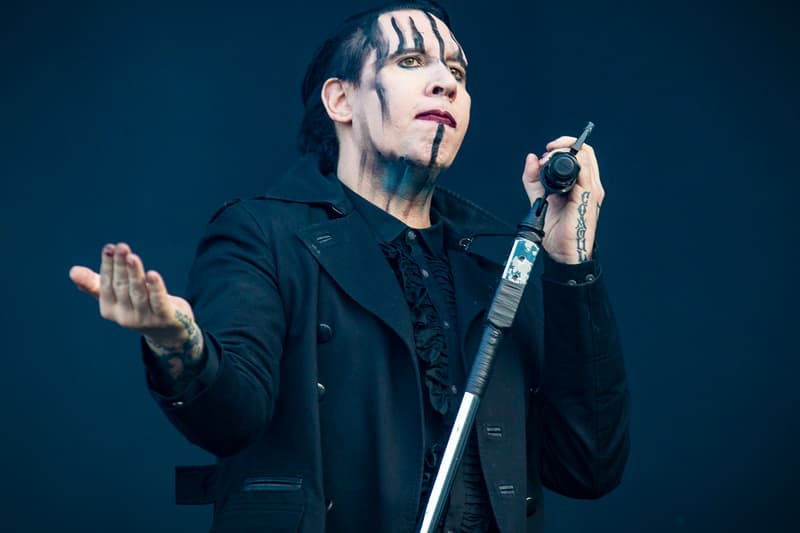 暴行容疑で指名手配中のマリリン・マンソンが警察に自首していたことが発覚 Marilyn Manson surrenders to police on assault arrest warrant