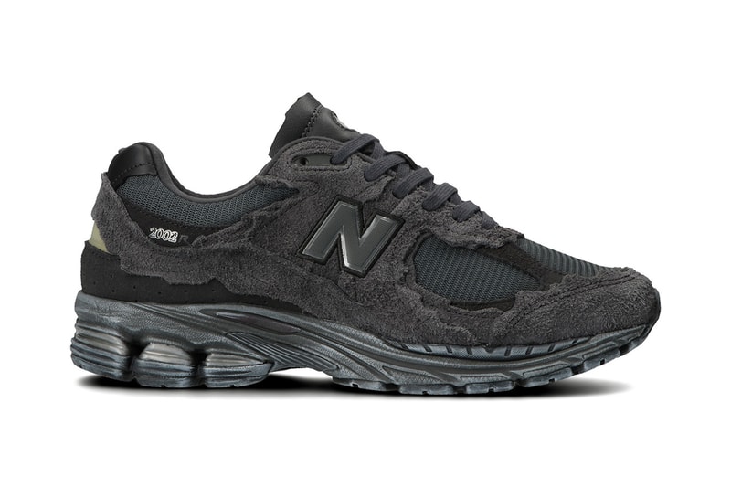 ニューバランス New Balance 2002R シリーズからヴィンテージ加工を施した新作が登場 