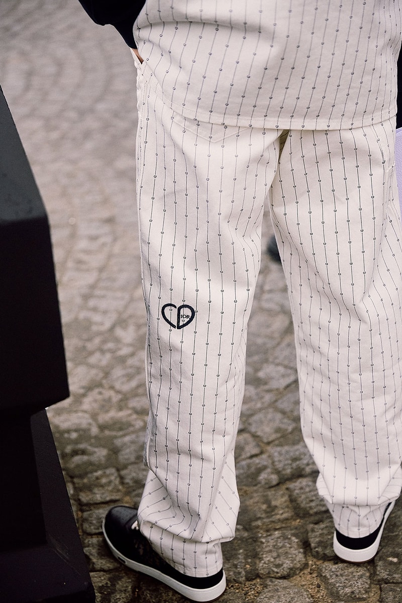 ストリートスタイル：22年春夏パリ・ファッションウィーク Paris Fashion Week SS22 Street Style Is a Masterclass in Layering dior bella hadid nick wooster kim jones air jordan air dior lvmh luxury kenny scharf travis scott air jordan 1 high og sneakers