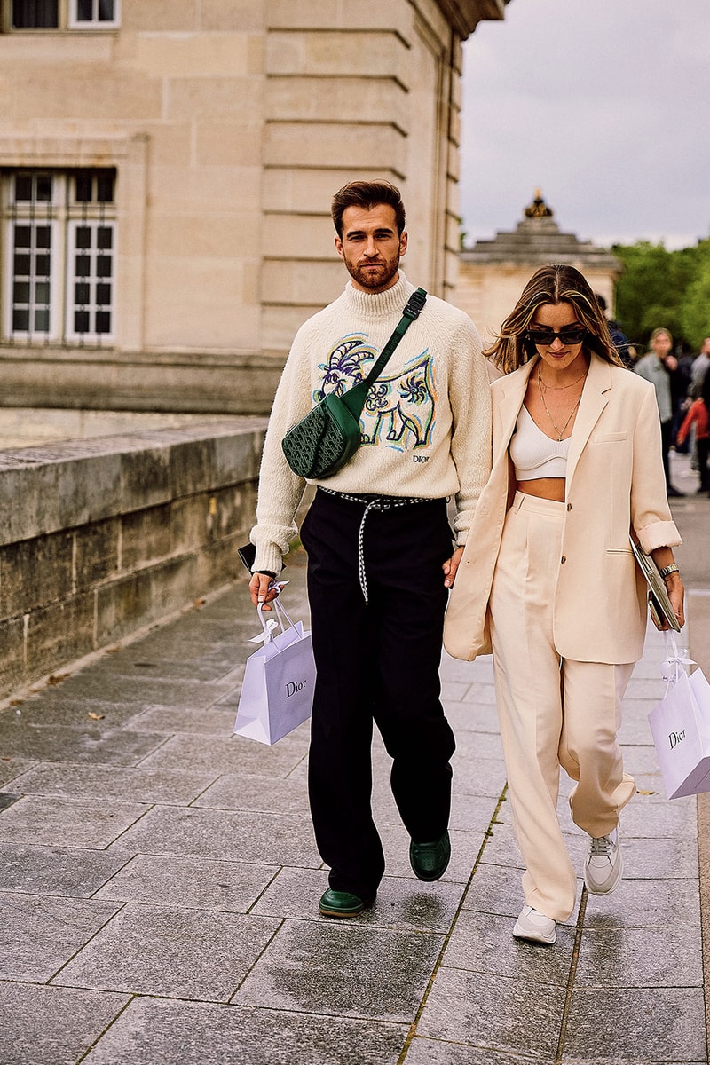ストリートスタイル：22年春夏パリ・ファッションウィーク Paris Fashion Week SS22 Street Style Is a Masterclass in Layering dior bella hadid nick wooster kim jones air jordan air dior lvmh luxury kenny scharf travis scott air jordan 1 high og sneakers