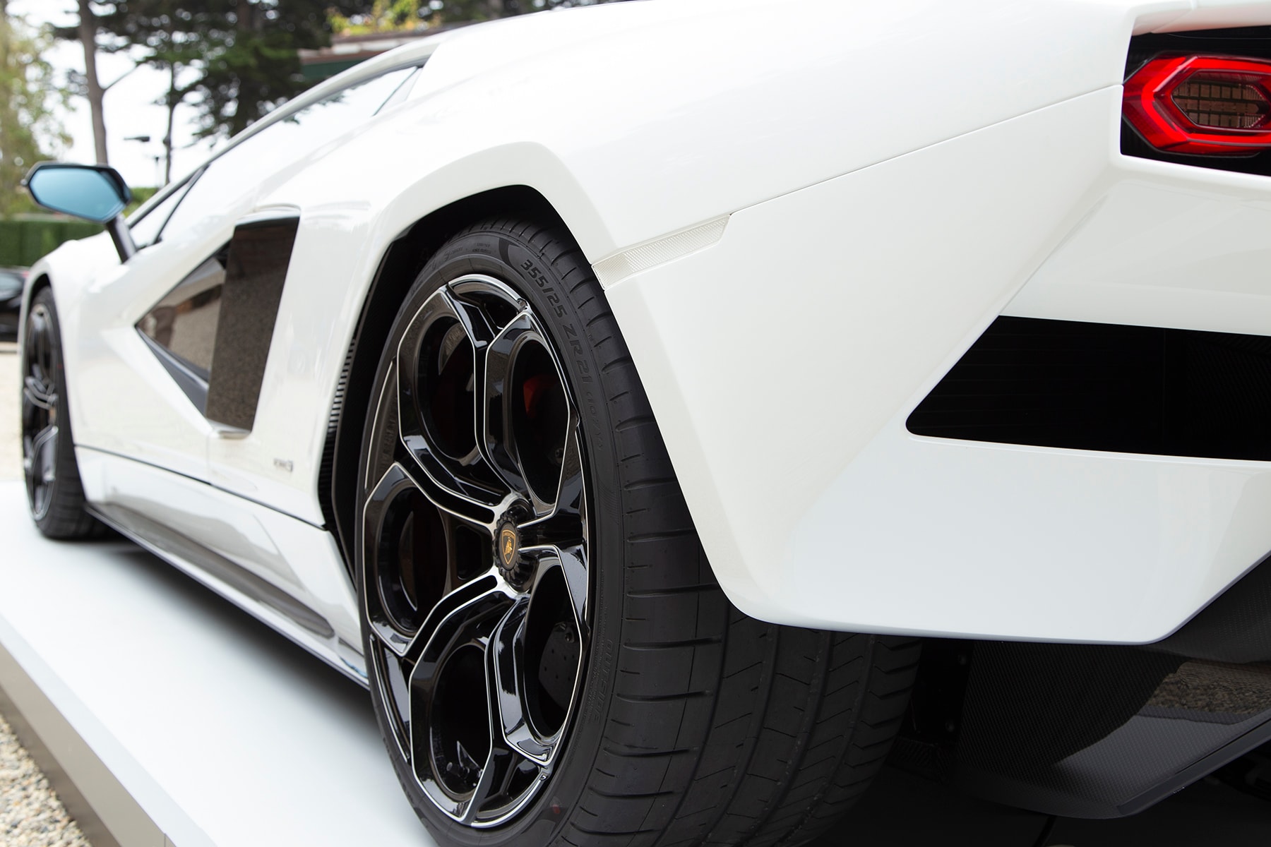 ランボルギーニがカウンタック誕生50周年記念モデル LPI 800-4 を発表 Lamborghini Countach Exclusive Photos and Details Monterey Car Week 2021 The Quail Motorsports Gathering Concours d'Elegance HYPEBEAST Car Club