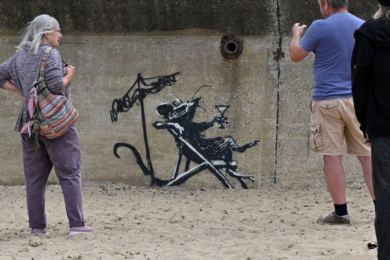 イングランド東部の街でバンクシーの新作とおぼしき作品が相次いで発見される Banksy New Murals and Installations Five England Coastal Towns Lowestoft Gorleston Oulton Broad Cromer Great Yarmouth