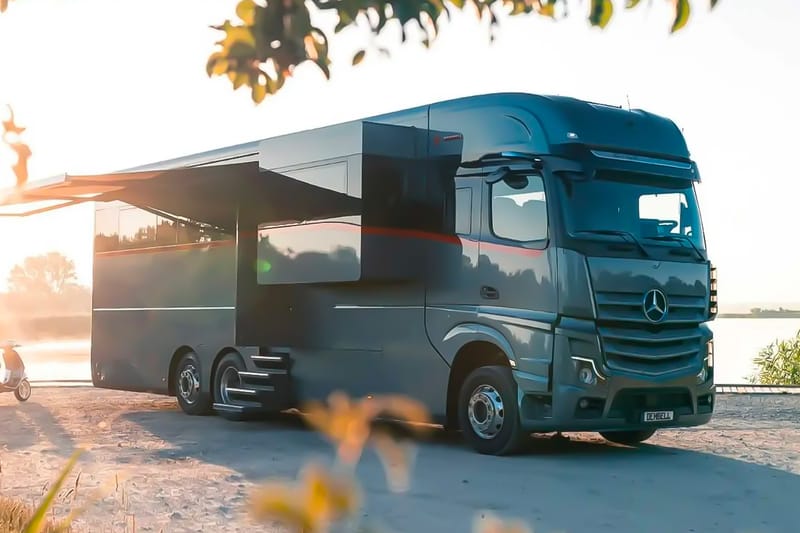 Ferrari も収納できるガレージ付きのキャンピングカーが登場