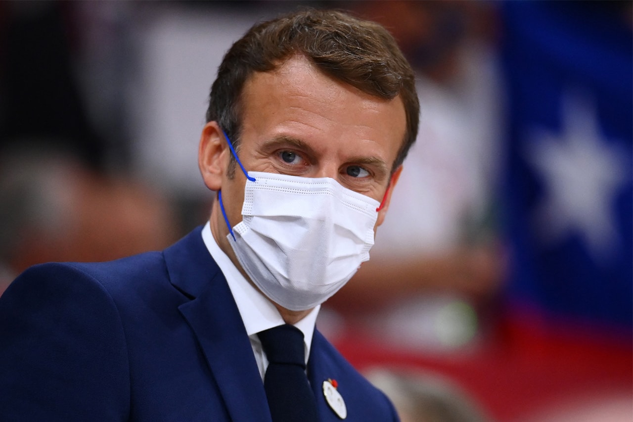 マクロン大統領が尾田栄一郎から One Piece の原画を貰う Hypebeast Jp マクロン大統領が尾田栄一郎から One Piece の原画を貰う Hypebeast Jp