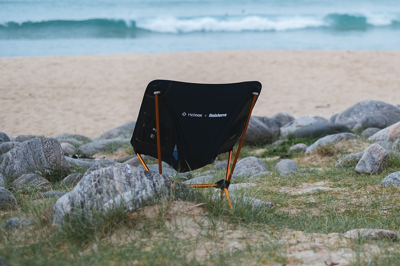 ヘリノックスがサステナビリティに焦点を当てたフィニステレとのコラボチェアを発売　finisterre helinox recycled chair one sustainable blue orange camping outdoors details