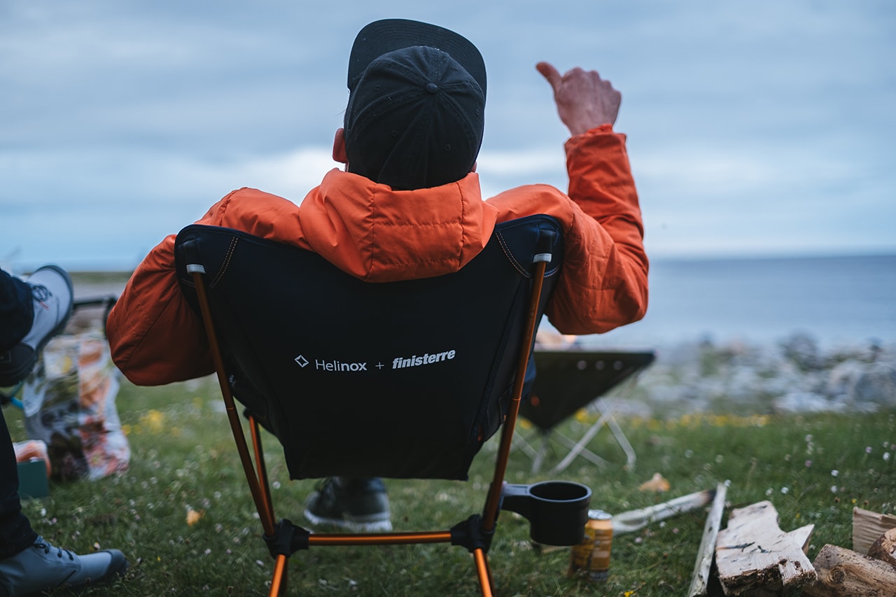 ヘリノックスがサステナビリティに焦点を当てたフィニステレとのコラボチェアを発売　finisterre helinox recycled chair one sustainable blue orange camping outdoors details