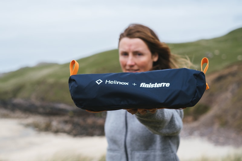 ヘリノックスがサステナビリティに焦点を当てたフィニステレとのコラボチェアを発売　finisterre helinox recycled chair one sustainable blue orange camping outdoors details