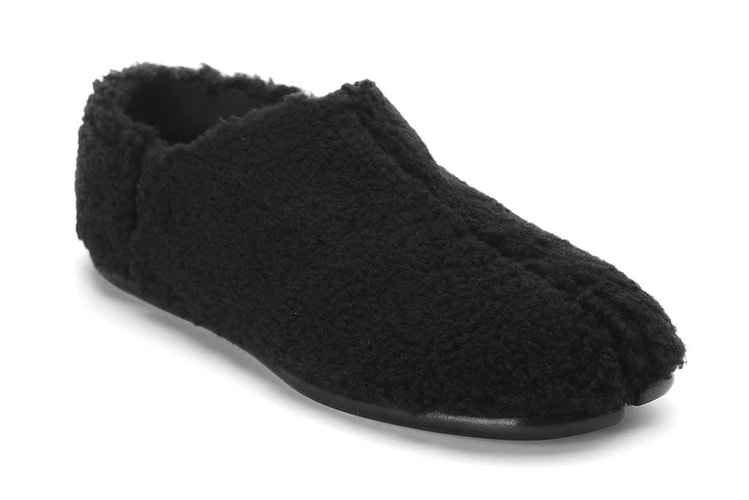 Maison Margiela からフリース素材で覆った Tabi モカシンが登場
