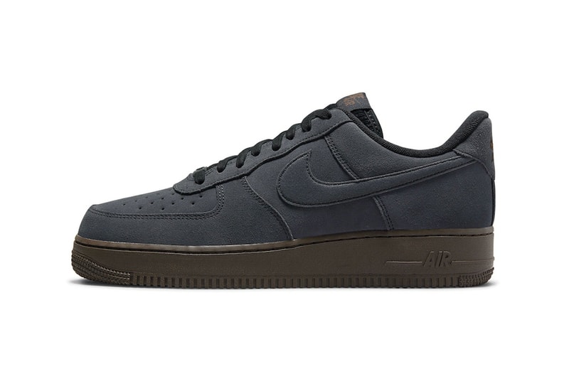 ナイキからアーシーな土臭さがたまらないエア フォース 1が登場 Nike Unveils Suede Air Force 1 Lows In "Off Noir" DO6730-001 dark chocolate-white nike air force 1 summit white fuzzy suede uppers winter footwear sneakers