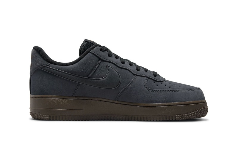 ナイキからアーシーな土臭さがたまらないエア フォース 1が登場 Nike Unveils Suede Air Force 1 Lows In "Off Noir" DO6730-001 dark chocolate-white nike air force 1 summit white fuzzy suede uppers winter footwear sneakers