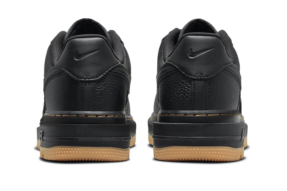 雪が積もった地面でも滑らなそうな新作ナイキエアフォース1が登場 Latest Nike Air Force 1 Luxe "Black Gum" Gets You Winter-Ready DB4109-001 black bucktan gum yellow sneaker 