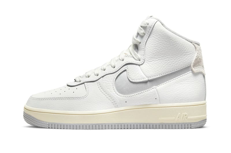 Nike からアッパーのストラップを排した新作 Air Force 1 Hi “Light Smoke Grey” が登場