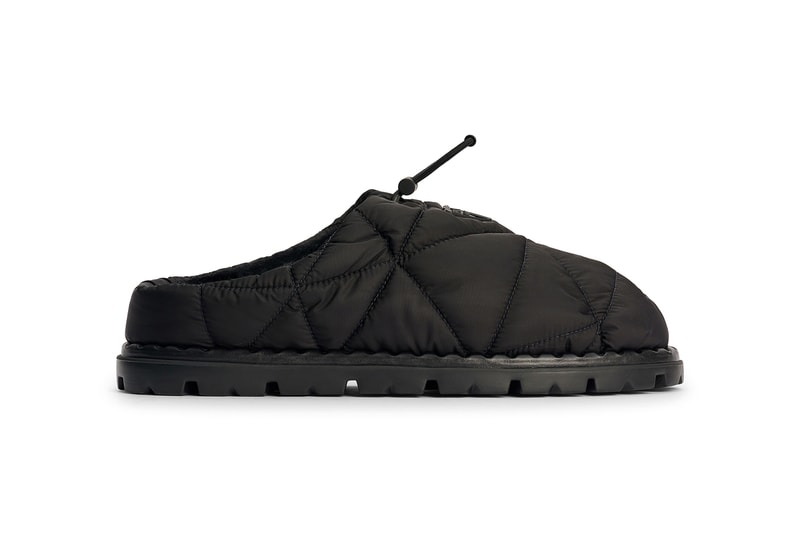 プラダがドローストリング仕様を用いたスポーティなフットウェア3型を発売 Prada Nylon Slippers Black Fall Winter 2021 "Possible Feelings" Quilted Collection Raf Simons Miuccia Prada Release Information Mules Footwear Tres Bien These Nylon Prada Boots Are Like Puffers For Your Feet