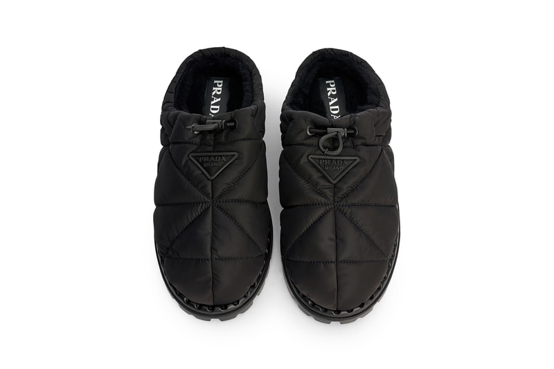 プラダがドローストリング仕様を用いたスポーティなフットウェア3型を発売 Prada Nylon Slippers Black Fall Winter 2021 "Possible Feelings" Quilted Collection Raf Simons Miuccia Prada Release Information Mules Footwear Tres Bien These Nylon Prada Boots Are Like Puffers For Your Feet