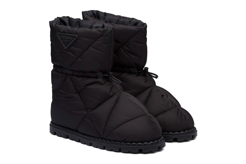 プラダがドローストリング仕様を用いたスポーティなフットウェア3型を発売 Prada Nylon Slippers Black Fall Winter 2021 "Possible Feelings" Quilted Collection Raf Simons Miuccia Prada Release Information Mules Footwear Tres Bien These Nylon Prada Boots Are Like Puffers For Your Feet