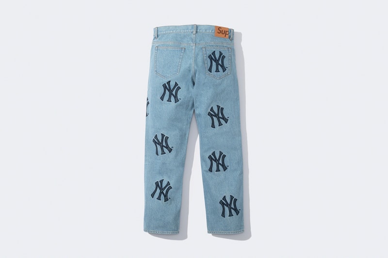 シュプリーム Supreme 2021年秋冬コレクションから MLB ヤンキースとのコラボピースが発売 
