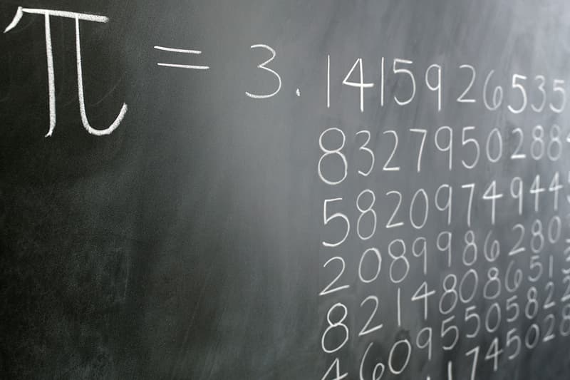 スイスの大学が世界記録となる62兆8,000億桁の円周率を導き出す University of Applied Sciences Graubünden Switzerland Pi Calculation World Record Number 62.8 trillion Timothy Mullican 32-core AMD Epyc 7542 Computer