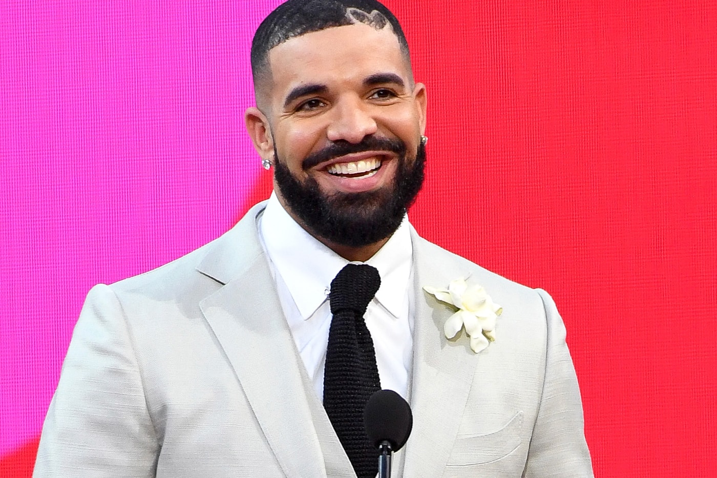 ドレイクが『サーティファイド・ラヴァー・ボーイ』の内容を密かにアップデートした模様 Drake Certified Lover Boy Song Updates IMY2 Knife Talk You Only Live Twice 21 Savage Project Pat Kid Cudi New Verse