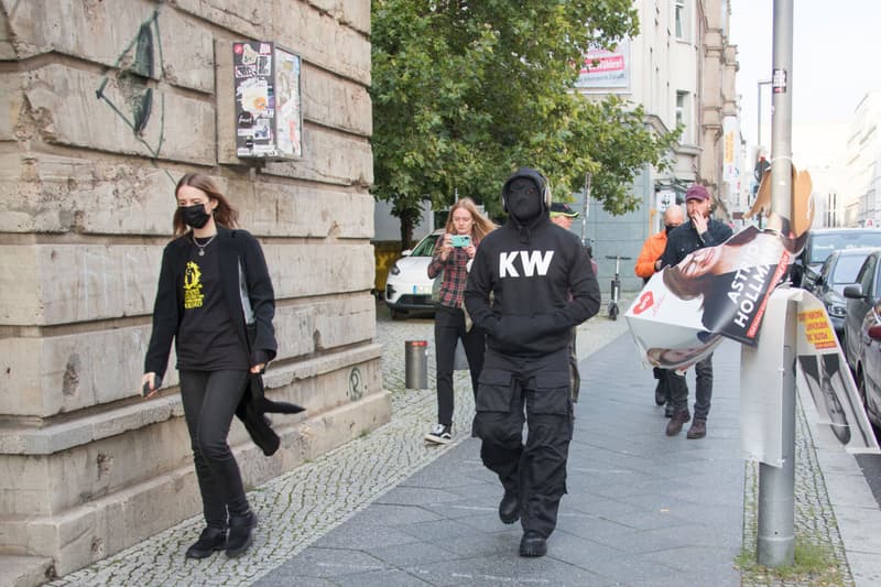 カニエ・ウェストが新たなプロジェクトのためにベルリンを訪問中 Kanye Tours Art Exhibitions in Berlin Following Album Release Ye Donda KW institute for contemporary art all black outfit balaclava  Michael Stevenson Serene Velocity in Practice MC510 CS193 hoodie berghain  boros collection Holger Bild Anna Gritz peter thiel john wimber news paparazzi