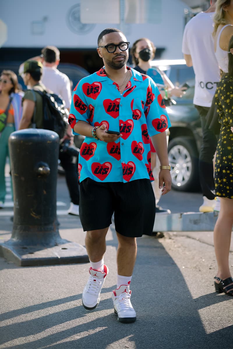 New York Fashion Week SS22 Street Style Looks Audacious Patterns and Vibrant Hues Inform New York Fashion Week SS20 Street Style spring summer 2022 new york city fashion nyc streetstyle moschino monse philip lim peter do prabal gurung nike dunks thom browne peter do proenza schouler