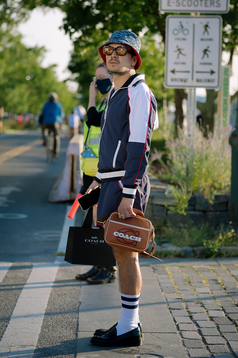 New York Fashion Week SS22 Street Style Looks Audacious Patterns and Vibrant Hues Inform New York Fashion Week SS20 Street Style spring summer 2022 new york city fashion nyc streetstyle moschino monse philip lim peter do prabal gurung nike dunks thom browne peter do proenza schouler