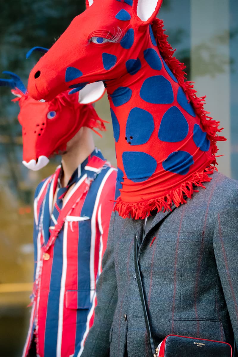 New York Fashion Week SS22 Street Style Looks Audacious Patterns and Vibrant Hues Inform New York Fashion Week SS20 Street Style spring summer 2022 new york city fashion nyc streetstyle moschino monse philip lim peter do prabal gurung nike dunks thom browne peter do proenza schouler