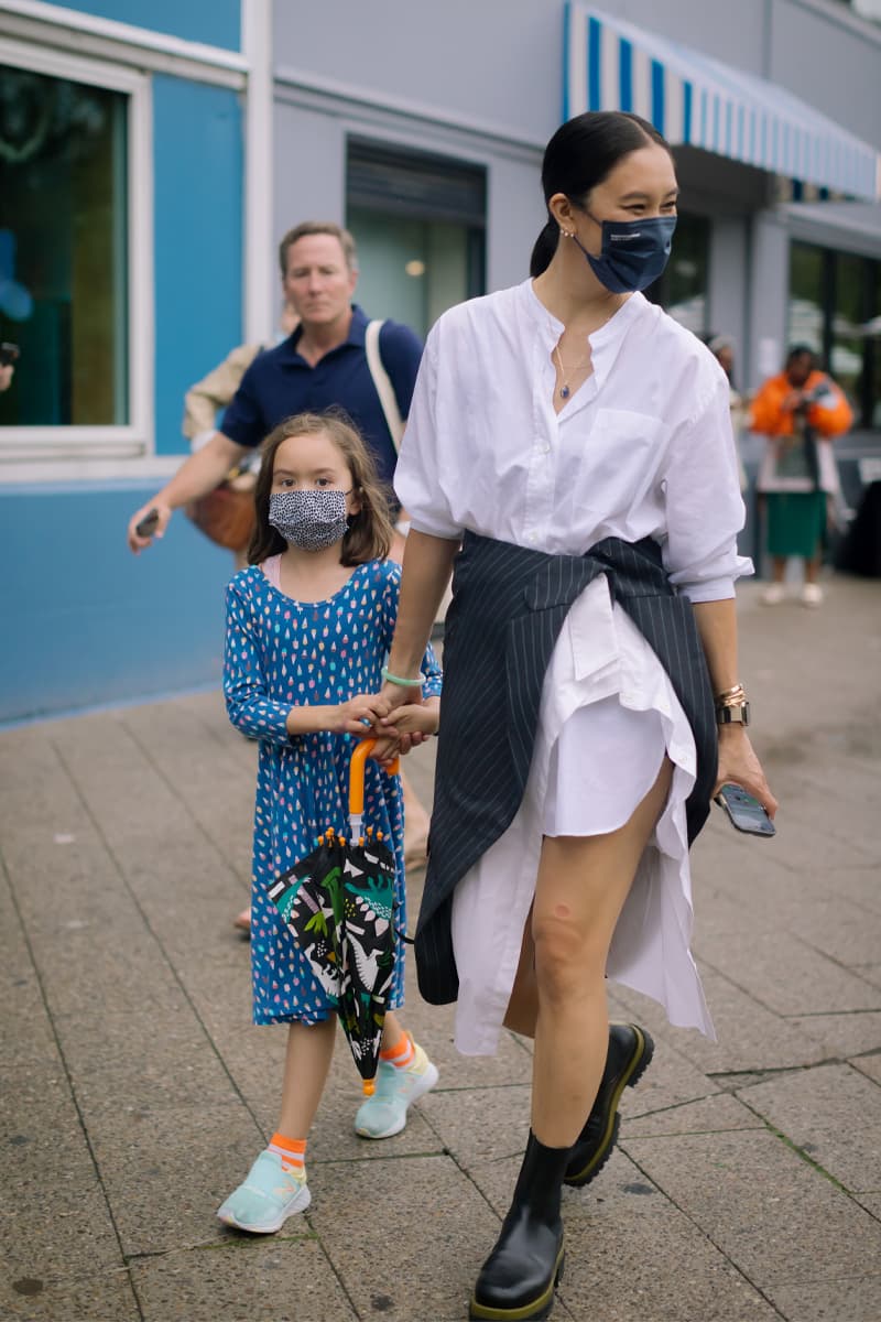 New York Fashion Week SS22 Street Style Looks Audacious Patterns and Vibrant Hues Inform New York Fashion Week SS20 Street Style spring summer 2022 new york city fashion nyc streetstyle moschino monse philip lim peter do prabal gurung nike dunks thom browne peter do proenza schouler