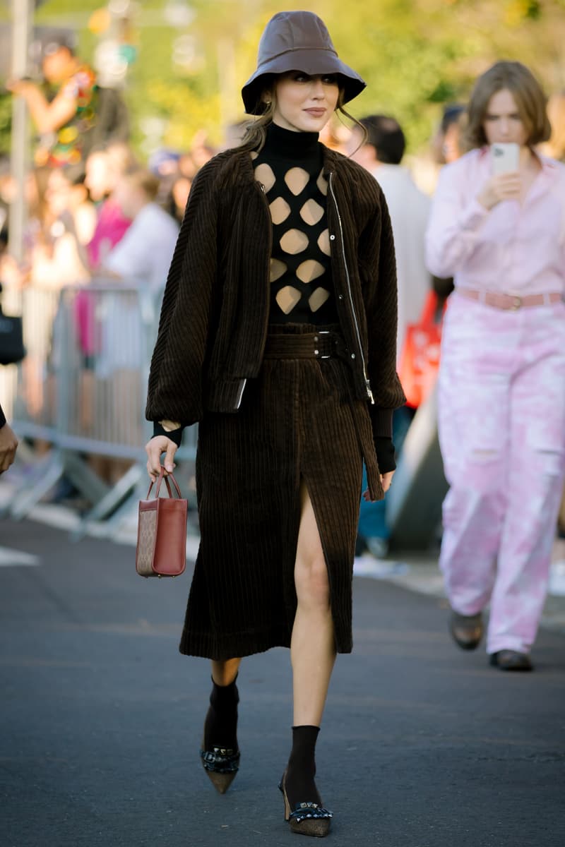 New York Fashion Week SS22 Street Style Looks Audacious Patterns and Vibrant Hues Inform New York Fashion Week SS20 Street Style spring summer 2022 new york city fashion nyc streetstyle moschino monse philip lim peter do prabal gurung nike dunks thom browne peter do proenza schouler